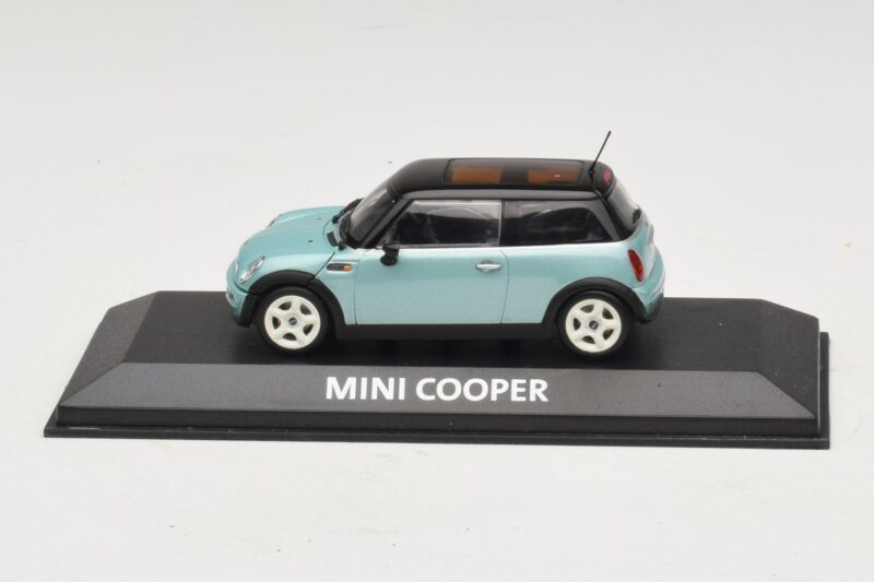 Mini Cooper S R53 Azul Claro Metálico Com Teto Preto Minichamps 1:43 MINI030 Metal