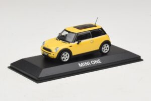 Mini Cooper S R53 Liquid Yellow Com Teto Panorâmico Minichamps 1:43 MINI013 Metal - imagem 2 de 4