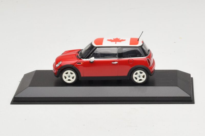 Mini Cooper S R53 Vermelho Com Bandeira Canadiana Minichamps 1:43 MINI017 Metal