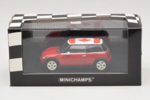 Mini Cooper S R53 Vermelho Com Bandeira Canadiana Minichamps 1:43 MINI017 Metal - imagem 5 de 5