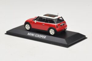 Mini Cooper S R53 Vermelho Com Teto Panorâmico Minichamps 1:43 MINI024 Metal - imagem 3 de 5
