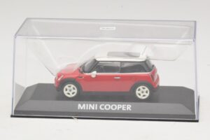 Mini Cooper S R53 Vermelho Com Teto Panorâmico Minichamps 1:43 MINI024 Metal - imagem 4 de 5