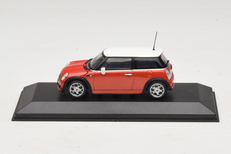 Mini Cooper S R53 Vermelho Com Teto Branco Minichamps 1:43 MINI025 Metal