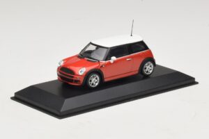 Mini Cooper S R53 Vermelho Com Teto Branco Minichamps 1:43 MINI025 Metal - imagem 2 de 5
