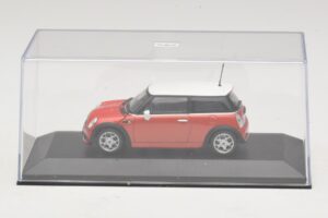 Mini Cooper S R53 Vermelho Com Teto Branco Minichamps 1:43 MINI025 Metal - imagem 4 de 5