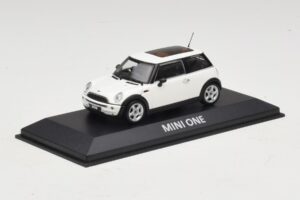 Mini Cooper S R53 Branco Com Teto Panorâmico Minichamps 1:43 MINI020 Metal - imagem 2 de 5