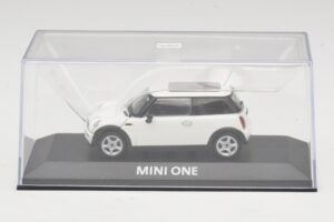 Mini Cooper S R53 Branco Com Teto Panorâmico Minichamps 1:43 MINI020 Metal - imagem 4 de 5