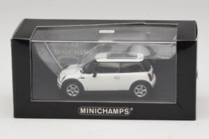 Mini Cooper S R53 Branco Com Teto Panorâmico Minichamps 1:43 MINI020 Metal - imagem 5 de 5