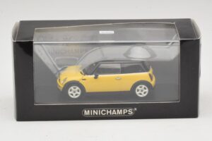 Mini Cooper S R53 Amarelo Com Teto Preto Minichamps 1:43 MINI031 Metal - imagem 4 de 4