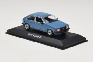 Opel Kadett D Azul Maxichamps 1:43 940044100 Diecast - imagem 3 de 5