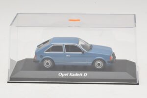 Opel Kadett D Azul Maxichamps 1:43 940044100 Diecast - imagem 4 de 5