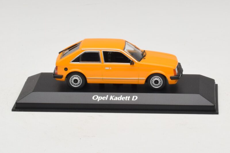 Opel Kadett D Laranja Maxichamps 1:43 940044101 Metal