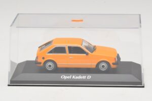 Opel Kadett D Laranja Maxichamps 1:43 940044101 Metal - imagem 4 de 5