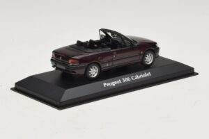 Peugeot 306 Cabriolet Roxo Metálico Maxichamps 1:43 940112834 Metal - imagem 2 de 5