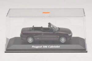 Peugeot 306 Cabriolet Roxo Metálico Maxichamps 1:43 940112834 Metal - imagem 4 de 5