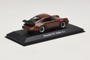 Porsche 911 930 Turbo 3.3 Castanho Maxichamps 1:43 940069001 Metal - imagem 2 de 5