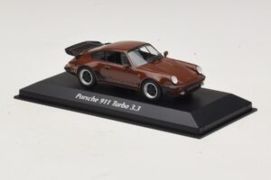 Porsche 911 930 Turbo 3.3 Castanho Maxichamps 1:43 940069001 Metal - imagem 3 de 5