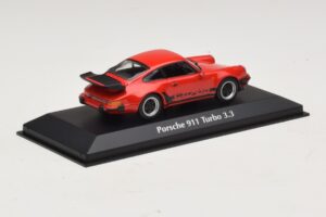 Porsche 911 930 Turbo 3.3 Vermelho Maxichamps 1:43 940069000 Metal - imagem 2 de 5