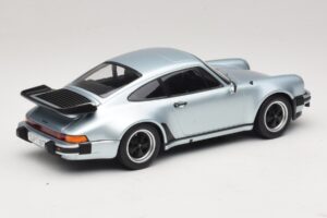 Porsche 911 930 Turbo 3.3 Prateado KK-Scale 1:18 KKDC181444 Metal - imagem 2 de 6