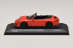 Porsche 911 991.1 Carrera 4 GTS Cabriolet Laranja Minichamps 1:43 Porsche 911 991.1 Carrera 4 GTS Cabriolet Laranja Minichamps 1:43 410067331 Metal
