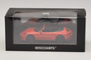 Porsche 911 991.1 Carrera 4 GTS Cabriolet Laranja Minichamps 1:43 410067331 Metal - imagem 5 de 5