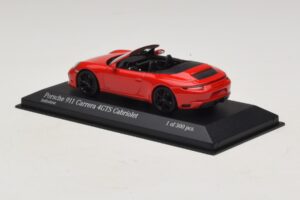 Porsche 911 991.1 Carrera 4 GTS Cabriolet Vermelho Minichamps 1:43 410067330 Metal - imagem 3 de 5