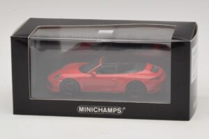 Porsche 911 991.1 Carrera 4 GTS Cabriolet Vermelho Minichamps 1:43 410067330 Metal - imagem 5 de 5