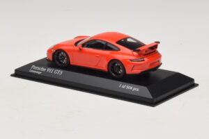 Porsche 911 991.1 GT3 Laranja Minichamps 1:43 410066024 Metal - imagem 3 de 5