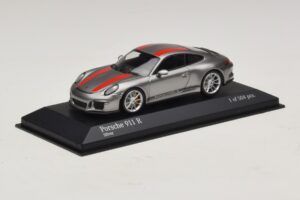 Porsche 911 991.1 R Prata Com Listras Laranja Minichamps 1:43 410066222 Metal - imagem 2 de 5