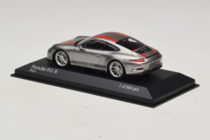 Porsche 911 991.1 R Prata Com Listras Laranja Minichamps 1:43 410066222 Metal - imagem 3 de 5