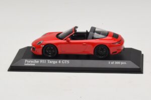 Porsche 911 991.1 Targa 4 GTS Vermelho Minichamps 1:43 Porsche 911 991.1 Targa 4 GTS Vermelho Minichamps 1:43 410067340 Metal