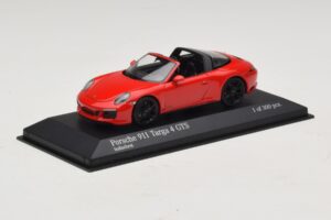Porsche 911 991.1 Targa 4 GTS Vermelho Minichamps 1:43 410067340 Metal - imagem 2 de 5