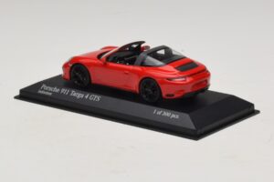 Porsche 911 991.1 Targa 4 GTS Vermelho Minichamps 1:43 410067340 Metal - imagem 3 de 5