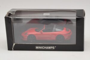 Porsche 911 991.1 Targa 4 GTS Vermelho Minichamps 1:43 410067340 Metal - imagem 5 de 5