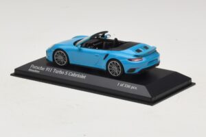 Porsche 911 991.1 Turbo S Cabriolet Azul Minichamps 1:43 410067182 Diecast - imagem 3 de 5