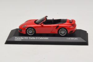 Porsche 911 991.1 Turbo S Cabriolet Vermelho Minichamps 1:43 Porsche 911 991.1 Turbo S Cabriolet Vermelho Minichamps 1:43 410067180 Metal