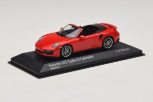 Porsche 911 991.1 Turbo S Cabriolet Vermelho Minichamps 1:43 410067180 Metal - imagem 2 de 5