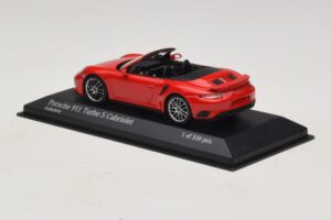 Porsche 911 991.1 Turbo S Cabriolet Vermelho Minichamps 1:43 410067180 Metal - imagem 3 de 5
