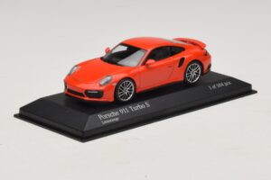 Porsche 911 991.1 Turbo S Laranja Minichamps 1:43 410067171 Metal - imagem 2 de 5