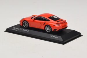 Porsche 911 991.1 Turbo S Laranja Minichamps 1:43 410067171 Metal - imagem 3 de 5