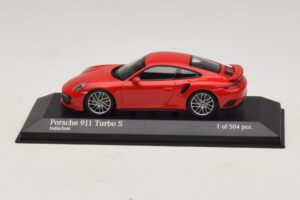 Porsche 911 991.1 Turbo S Vermelho Minichamps 1:43 410067170 Metal