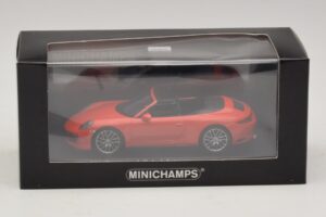 Porsche 911 991.2 Carrera 4 Cabriolet Laranja Minichamps 1:43 410067231 Metal - imagem 5 de 5