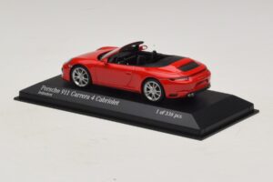 Porsche 911 991.2 Carrera 4 Cabriolet Vermelho Minichamps 1:43 410067230 Metal - imagem 3 de 5