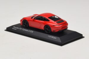 Porsche 911 991.2 Carrera 4 GTS Vermelho Minichamps 1:43 410067320 Metal - imagem 3 de 5