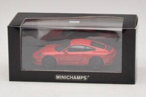 Porsche 911 991.2 Carrera 4 GTS Vermelho Minichamps 1:43 410067320 Metal - imagem 5 de 5