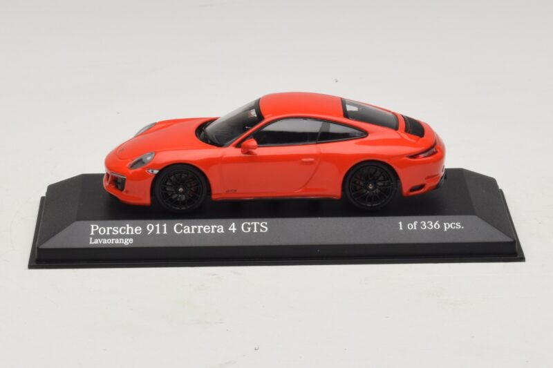 Porsche 911 991.2 Carrera 4 GTS Laranja Minichamps 1:43 410067321 Metal