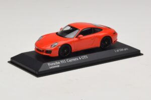 Porsche 911 991.2 Carrera 4 GTS Laranja Minichamps 1:43 410067321 Metal - imagem 2 de 5