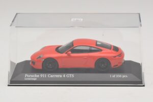 Porsche 911 991.2 Carrera 4 GTS Laranja Minichamps 1:43 410067321 Metal - imagem 4 de 5
