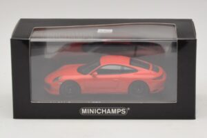 Porsche 911 991.2 Carrera 4 GTS Laranja Minichamps 1:43 410067321 Metal - imagem 5 de 5