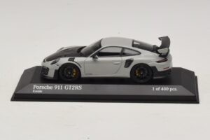 Porsche 911 991.2 GT2 RS Chalk Minichamps 1:43 410067237 Metal